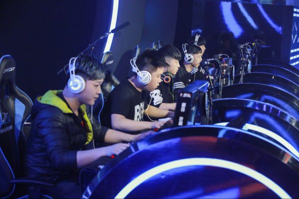 更展示了他 更展示了他